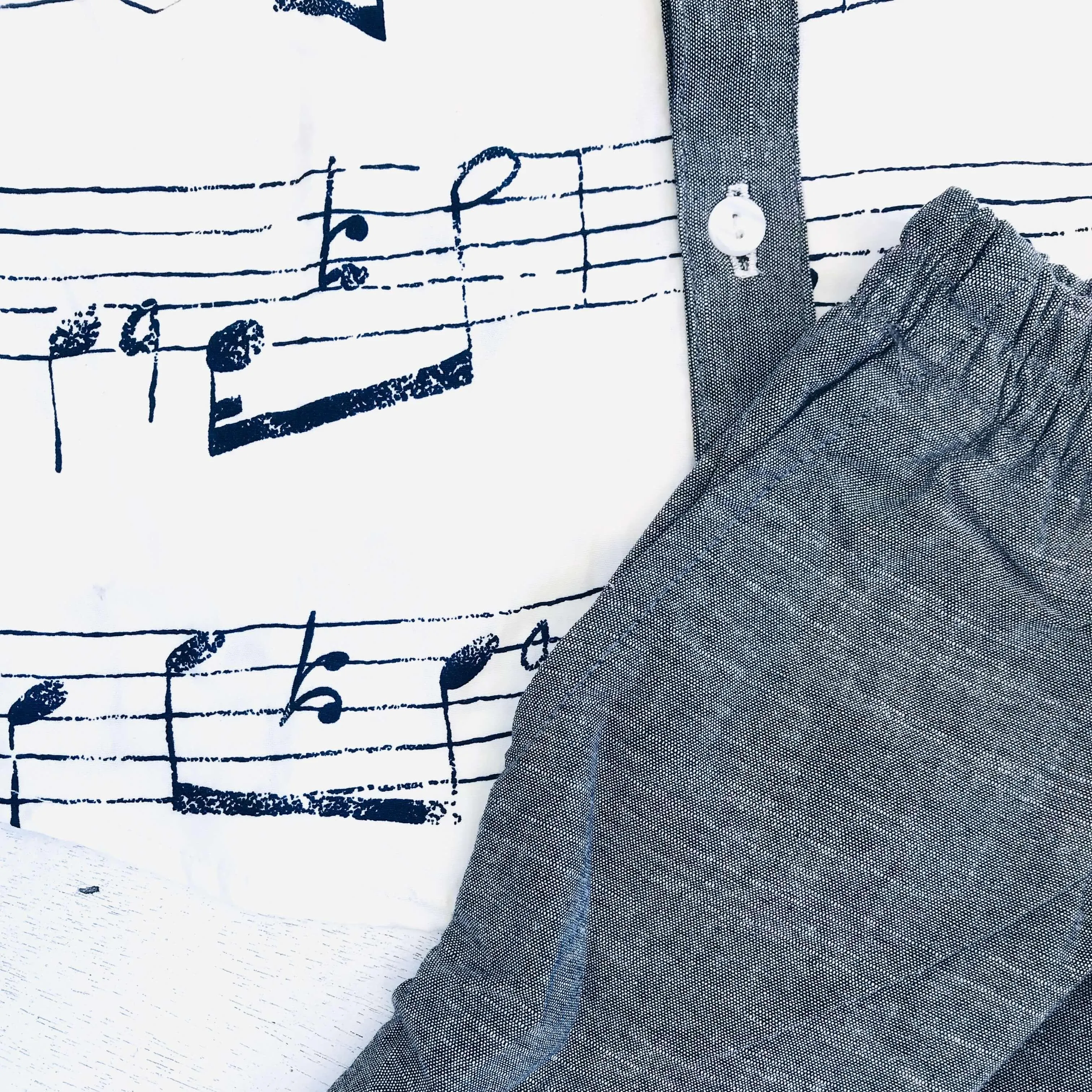 Birch Top & Shorts in Musical Notes White & Gray Linen